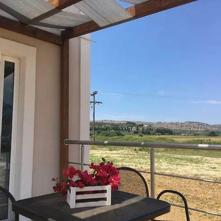 Daphne's Boutique Livadhion