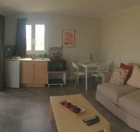 Lägenhet Daphne's Boutique Livádhion