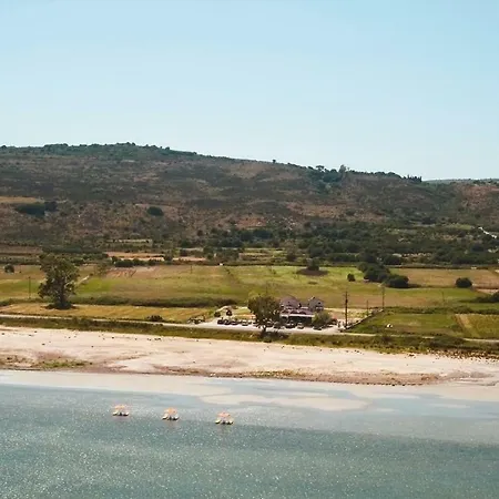 Daphne's Boutique Lägenhet Livádhion